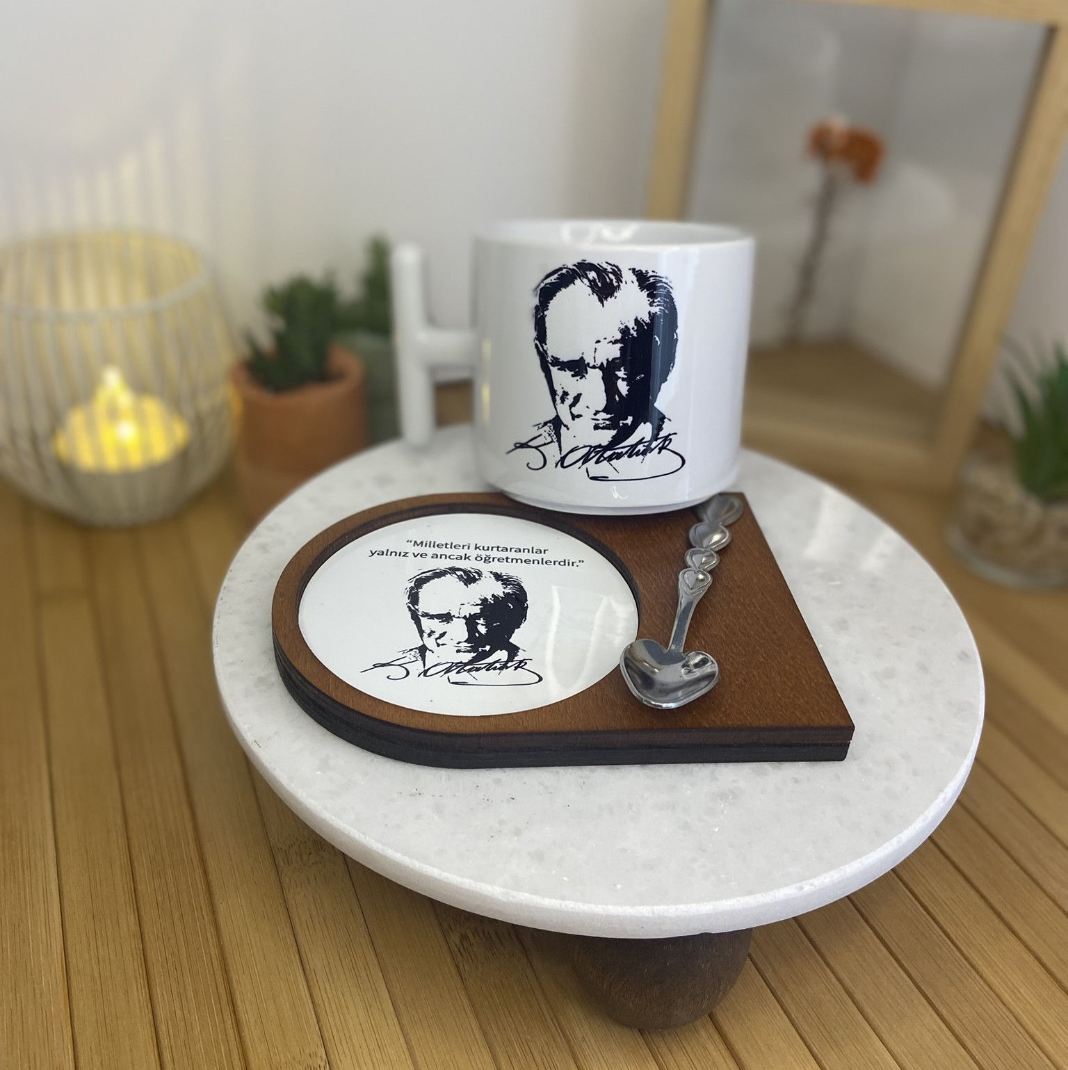 Atatürk temalı , Ahşap bardakaltlıklı kupa seti