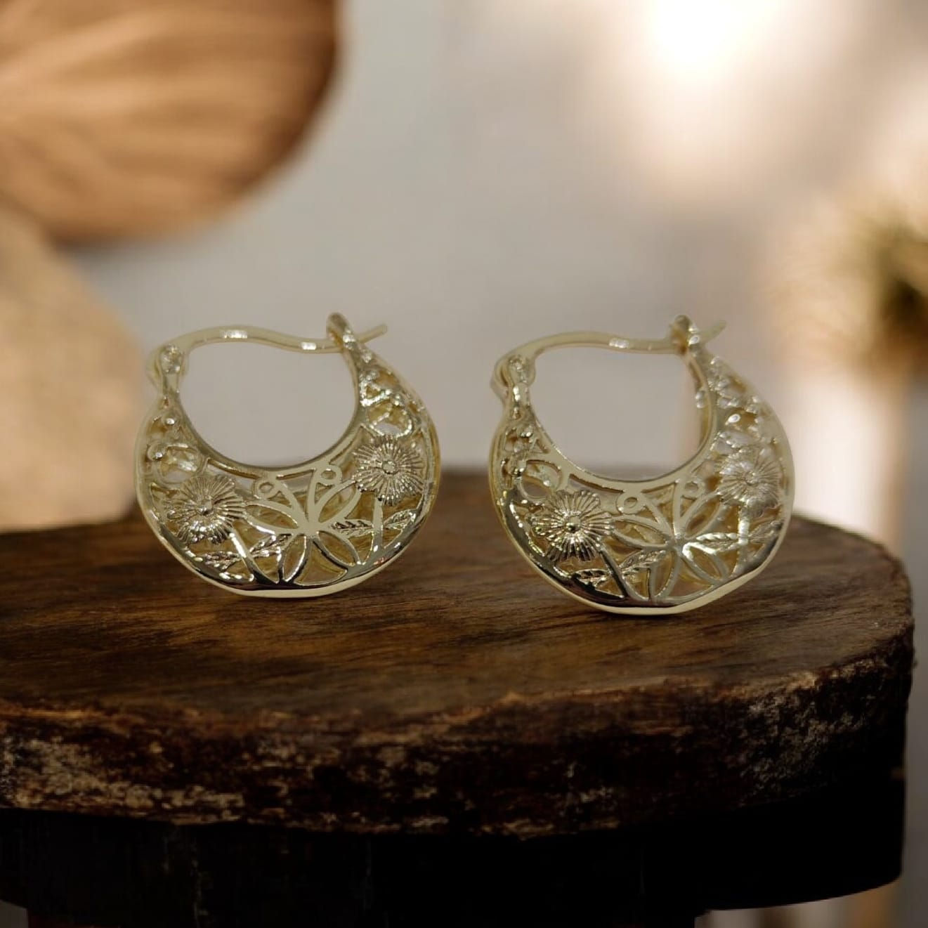 Arracadas pequeñas forma de canasta Chao de oro 