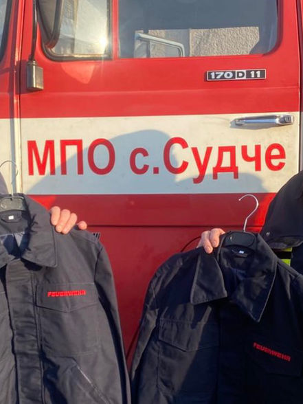 Schutz für die Helden im Hinterland: Neue Uniformen für die Feuerwehr in den ländlichen Gebieten der Ukraine.