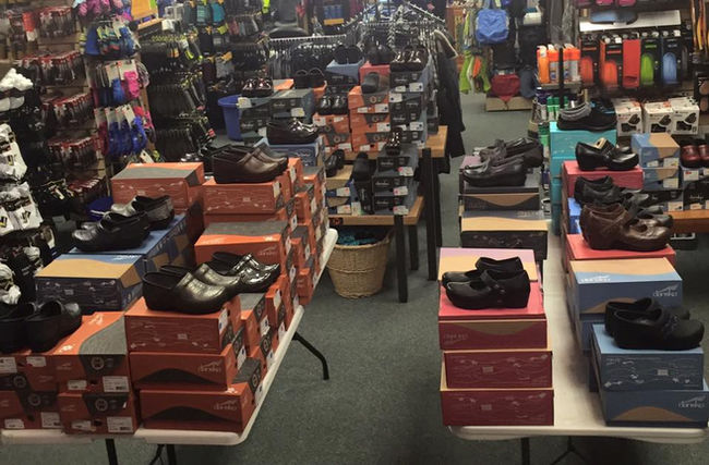 Lees Clothing Inc Lee's Clothing Inc - Petersburg Alaska logo - clothing store_shoes & boots