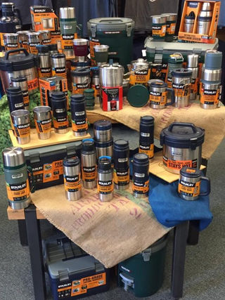 Lees Clothing Inc Lee's Clothing Inc - Petersburg Alaska logo - clothing store_hydroflask, Stanley thermos & Insulated cups