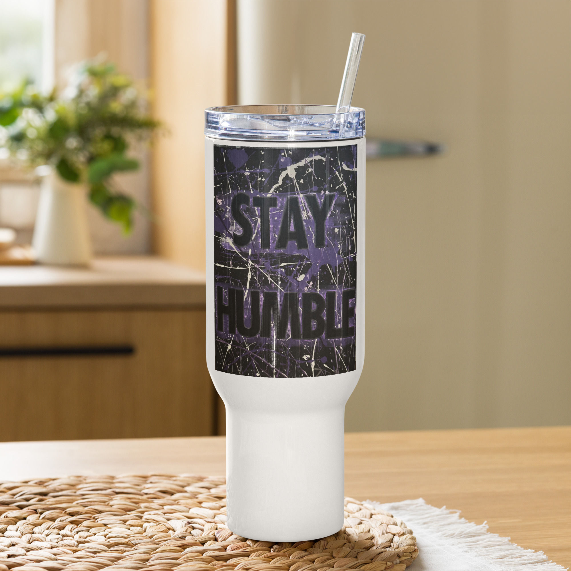 Travel mug with a handle