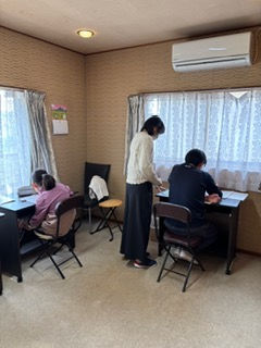 専門講師による個別学習で、お子さまの可能性を引き出します