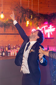 Abrazo en boda