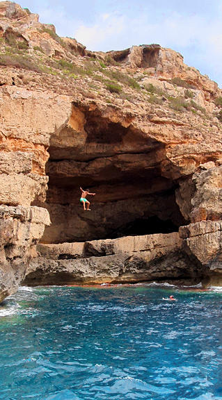 Cliff jump in Formentera – Adventure experience