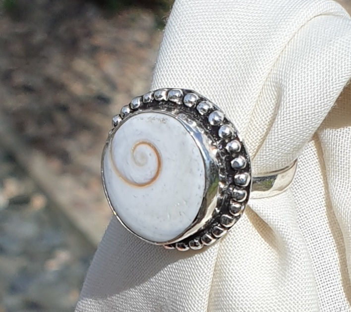 Thumbnail: Shiva shell ring size R
