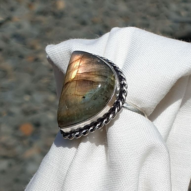 Thumbnail: Labradorite ring size P 