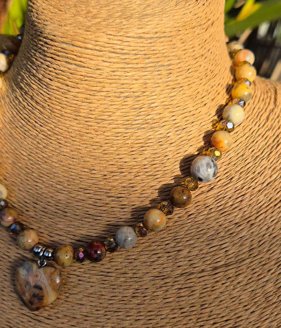 Thumbnail: Crazy Lace Agate heart Necklace 