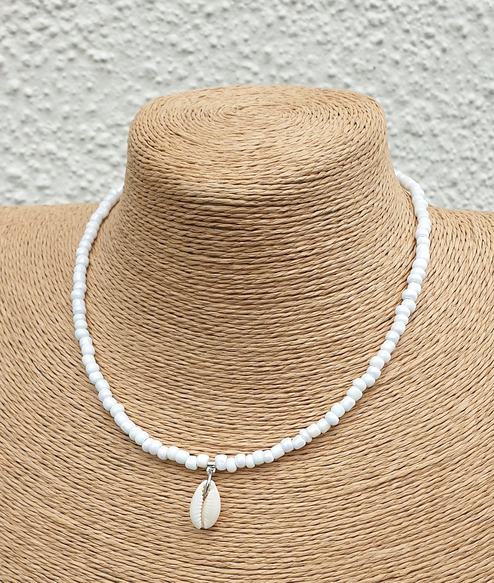 Thumbnail: Cowrie shell necklace WHITE