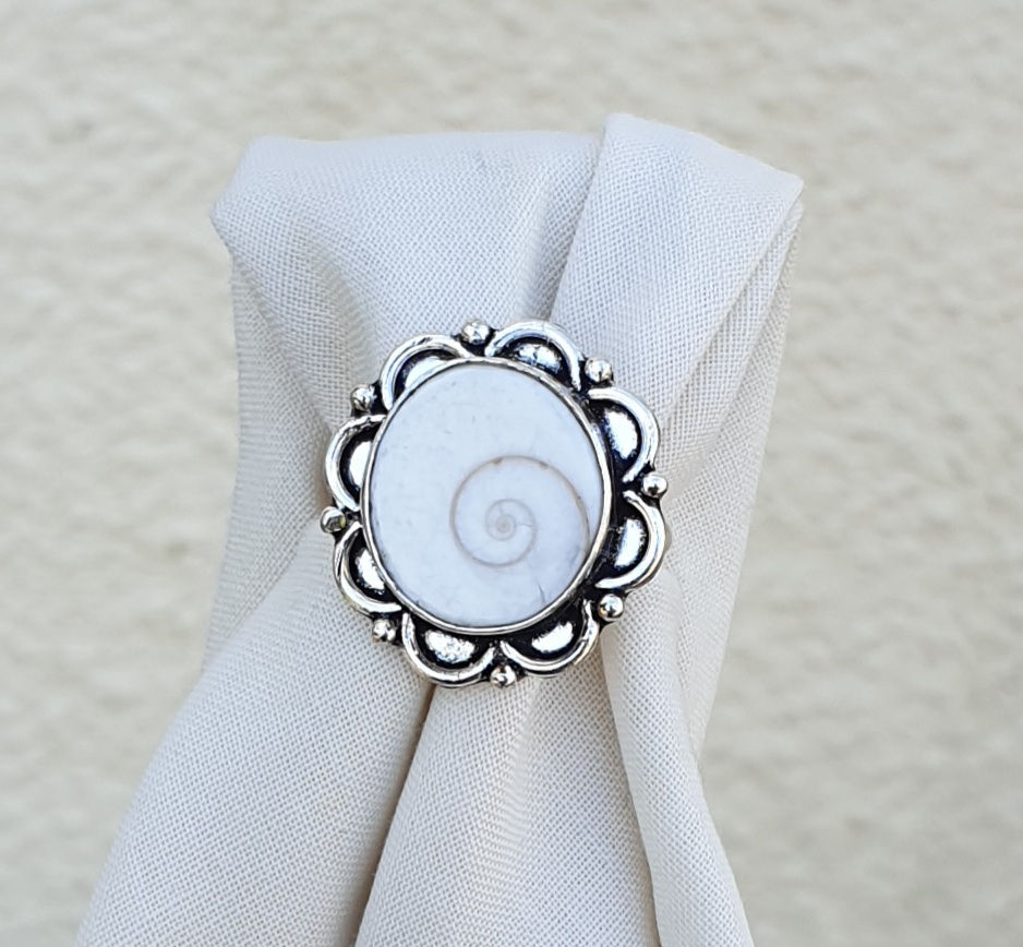 Thumbnail: Shiva shell ring size R