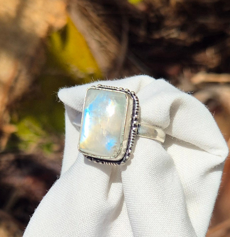 Thumbnail: Moonstone Ring Size M