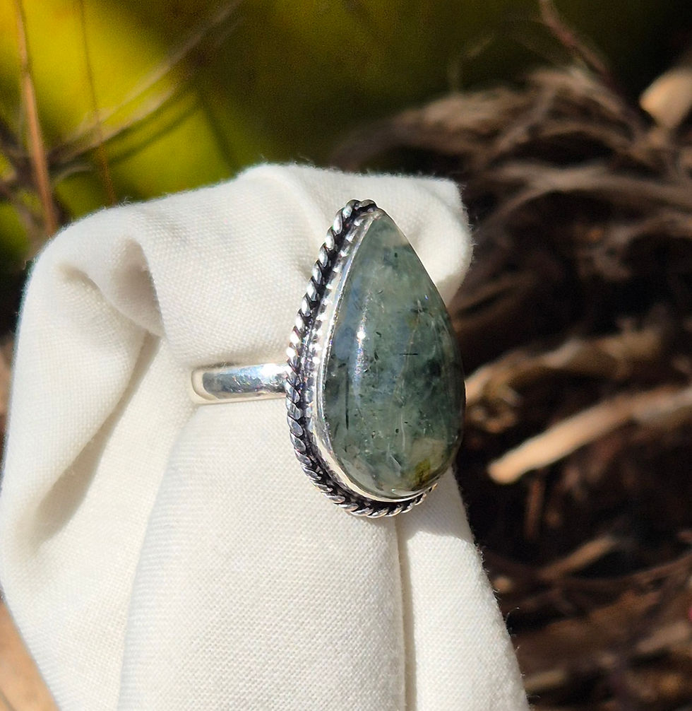 Thumbnail: Prehnite Ring Size Q