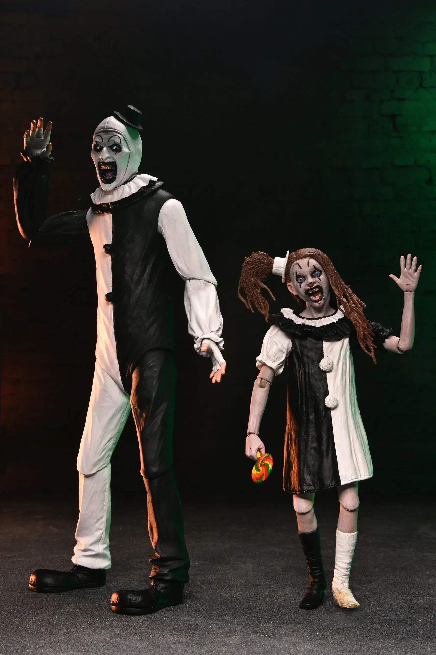 NECA: NECA Terrifier 2 Ultimate Art the Clown and The Little Pale Girl 2-Pack