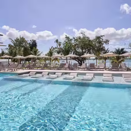 picture of a hotel pool side on the website wherewilwego
