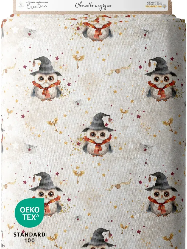 Tissu coton imprimé Chouette Magique Beige Oeko-Tex, motifs sorciers avec chouettes et étoiles.