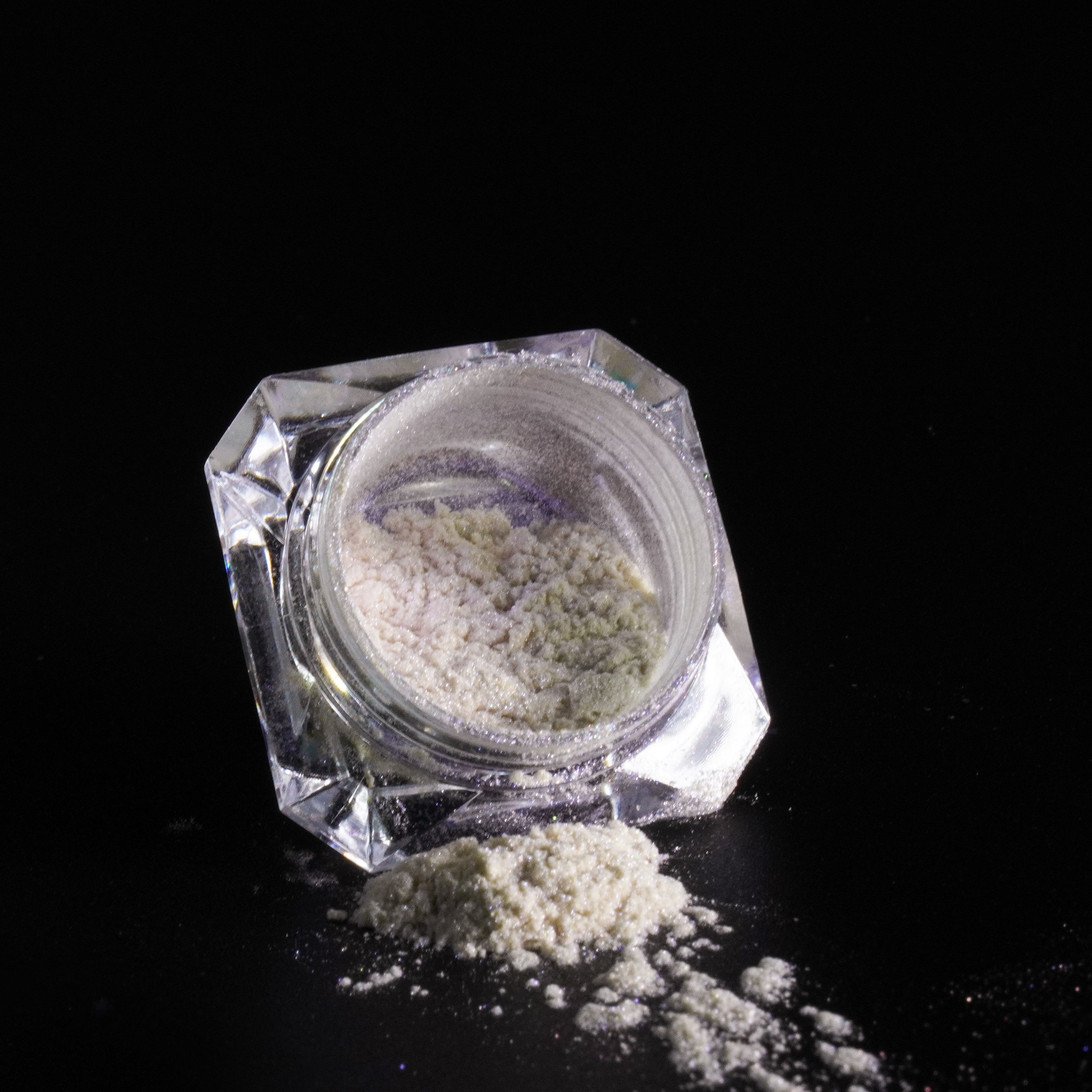 Epoxidharz eingefärbt mit transparentem Chameleon Pigment – lebendige Farbeffekte