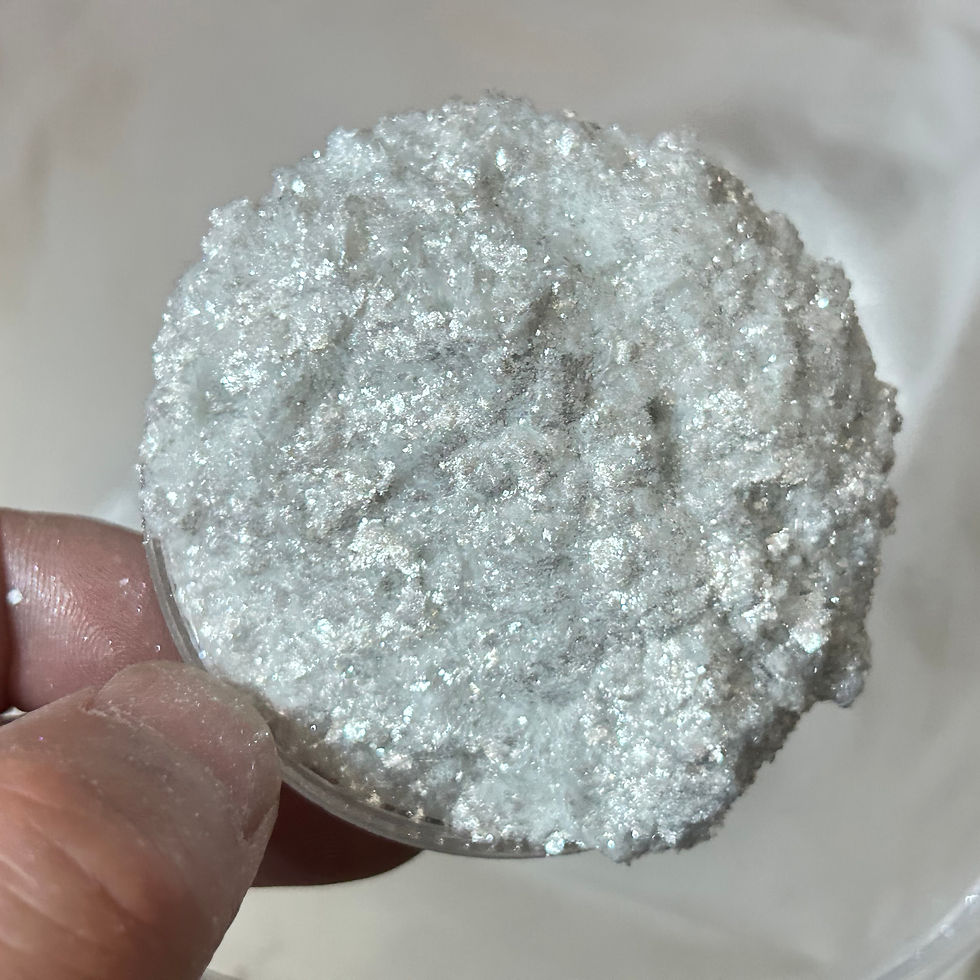 Miniaturbild: Epoxidharz-Projekt mit schimmerndem Diamant Mica Glitzer veredelt