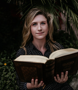 Amanda Wenger Headshot (photo credit to