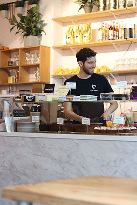 THE HAPPINESS CAFE BEDRIJFSLEIDER.jpg