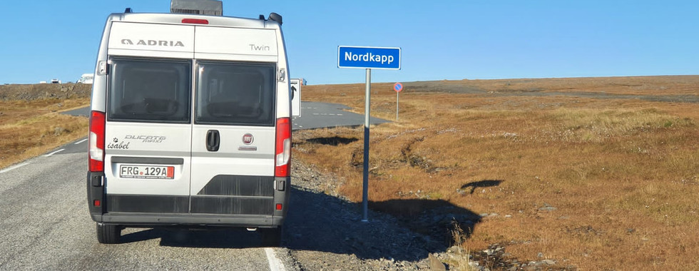 camper parked at nordkapp signpost