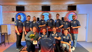 FCR Dartmannschaft mit neuen Trikots