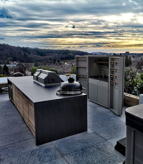 The beautiful Cubic Pantry and an outdoor kitchen island to die for.