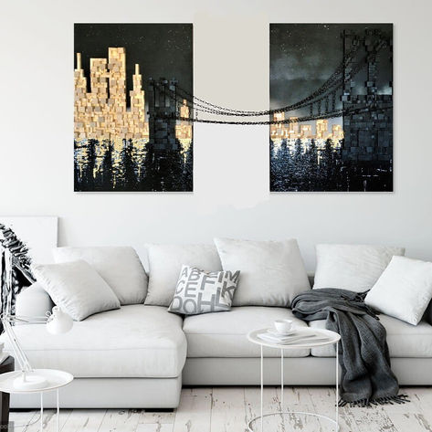 L'oeuvre BKLN est un collage sur un support en bois, représentant le pont de Brooklyn, New York City, USA.
L’œuvre est composée de 2 tableaux reliés avec des chaînes en acier noir.