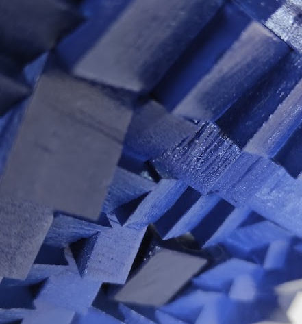 Détail de la géométrie des cubes bleus et du cube bleu foncé.