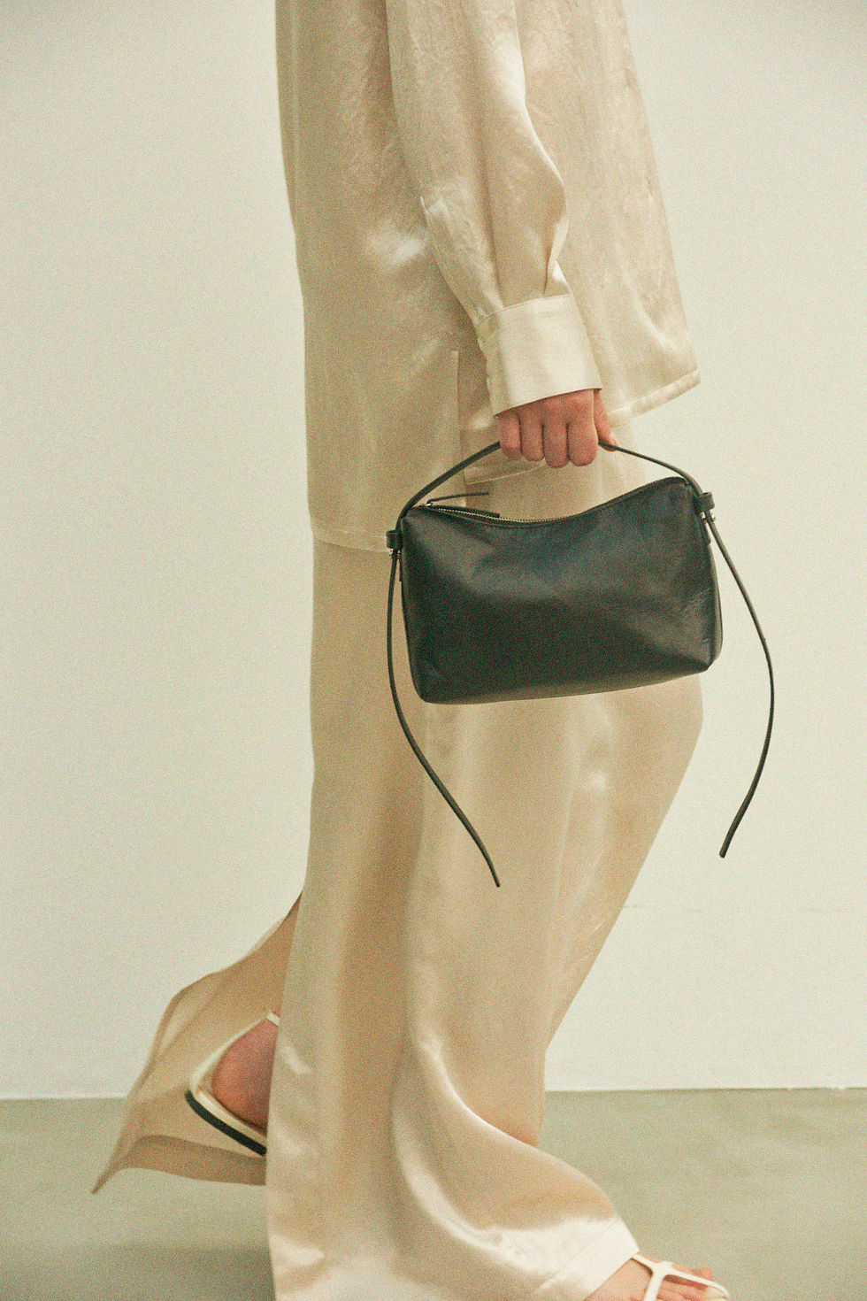 サムネイル： leather mini bag