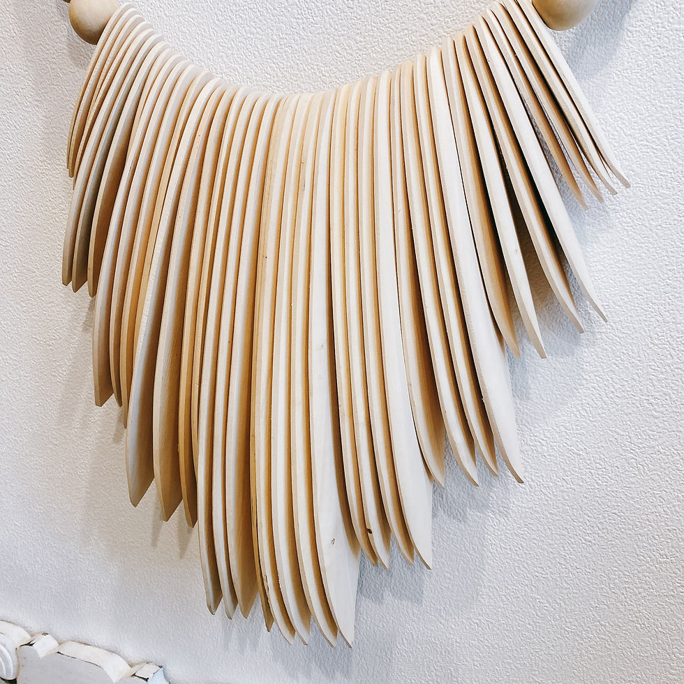 サムネイル： wood necklace hanging