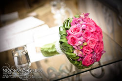 Buque de Rosas e alstroemerias