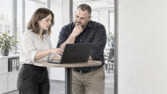Marketing und Vertrieb besprechen, wie Leads übergeben werden
