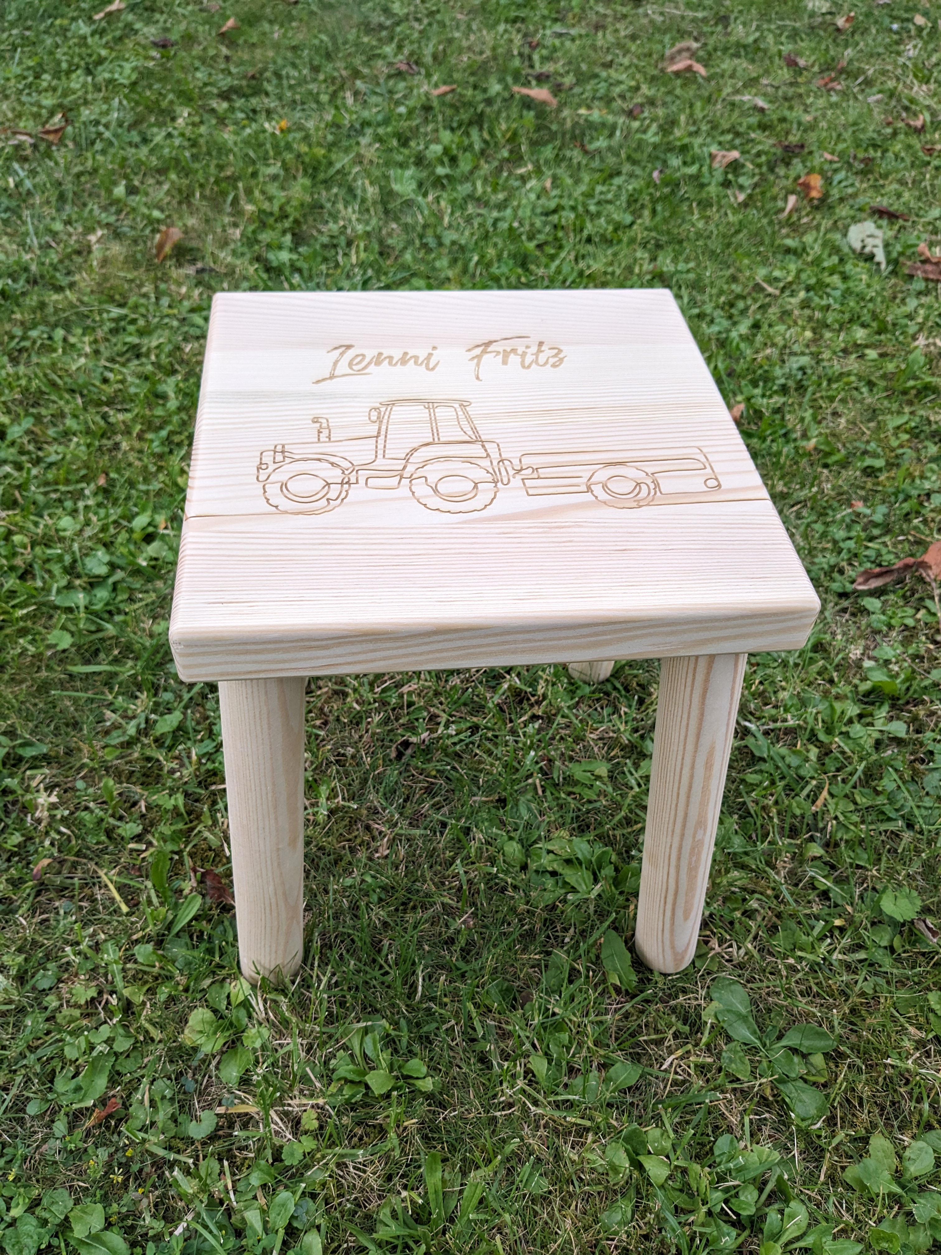 Kinderhocker Traktor Holz personalisiert
