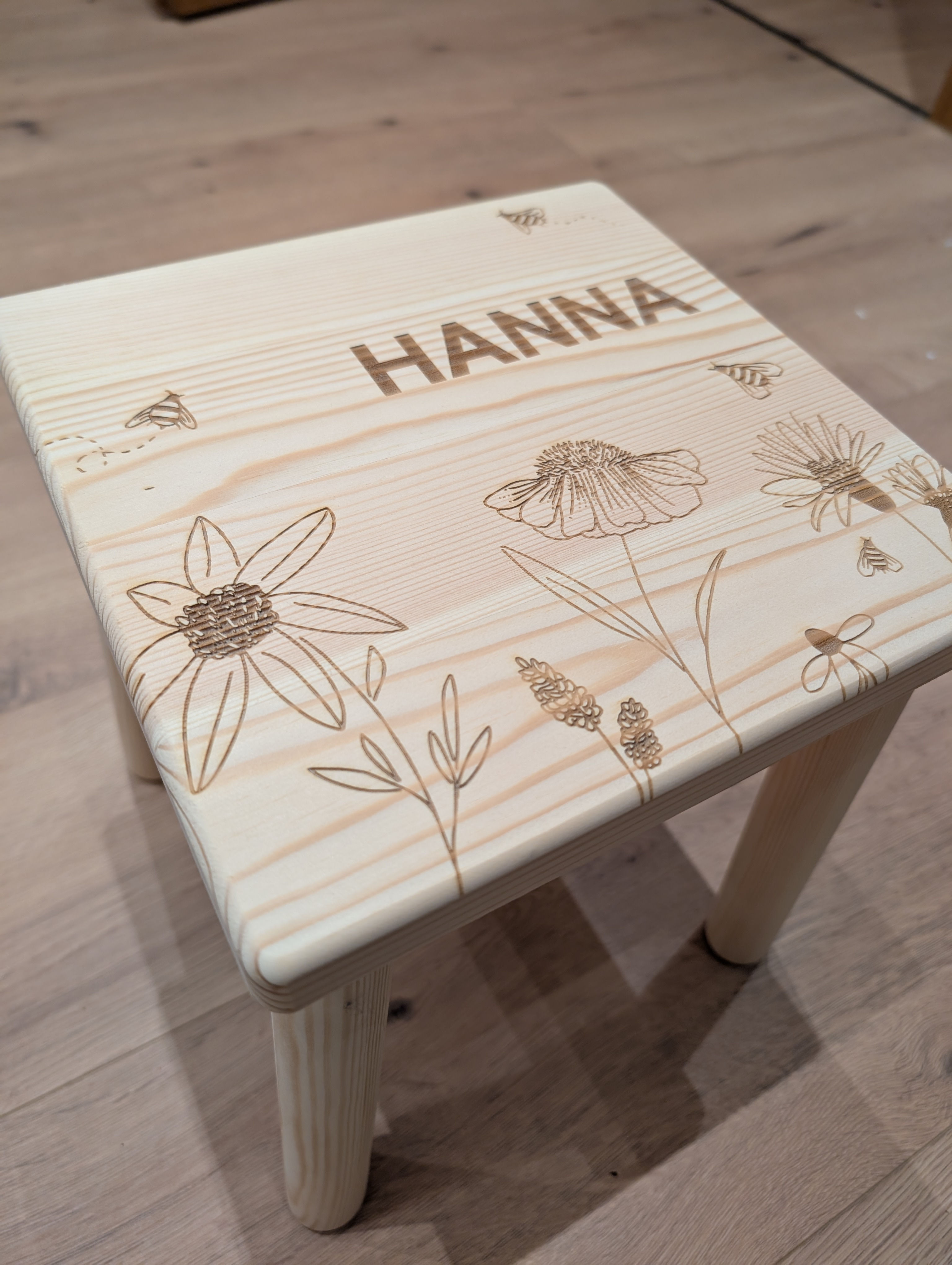 Kinderhocker Blumenwiese Holz personalisiert