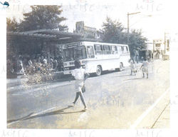 Ponto de ônibus e Igreja