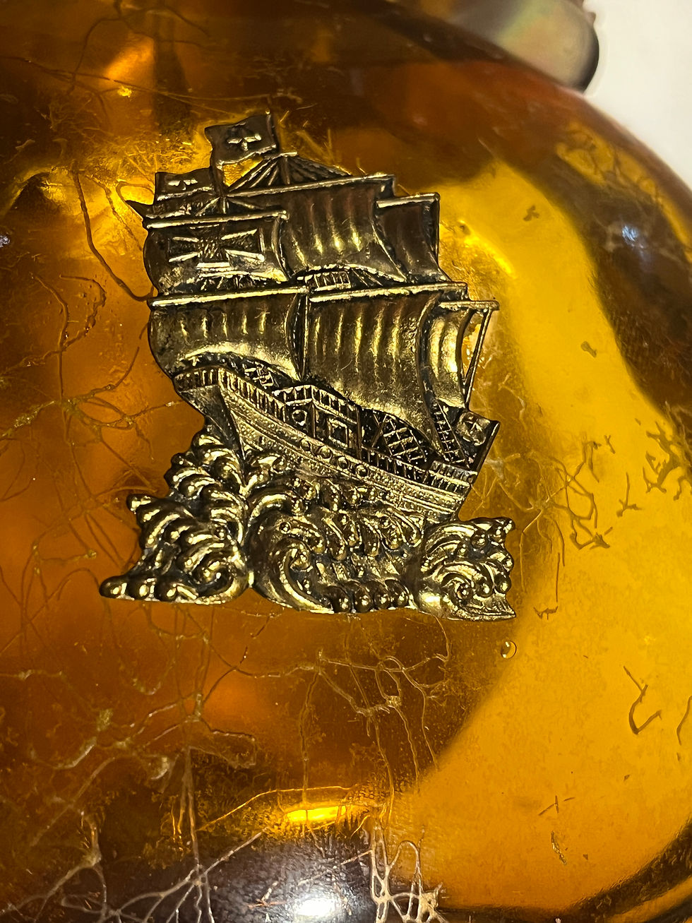 Miniaturbild: 1970er Rumbottle mit Spieluhr, Whisky, Schiffsbottle