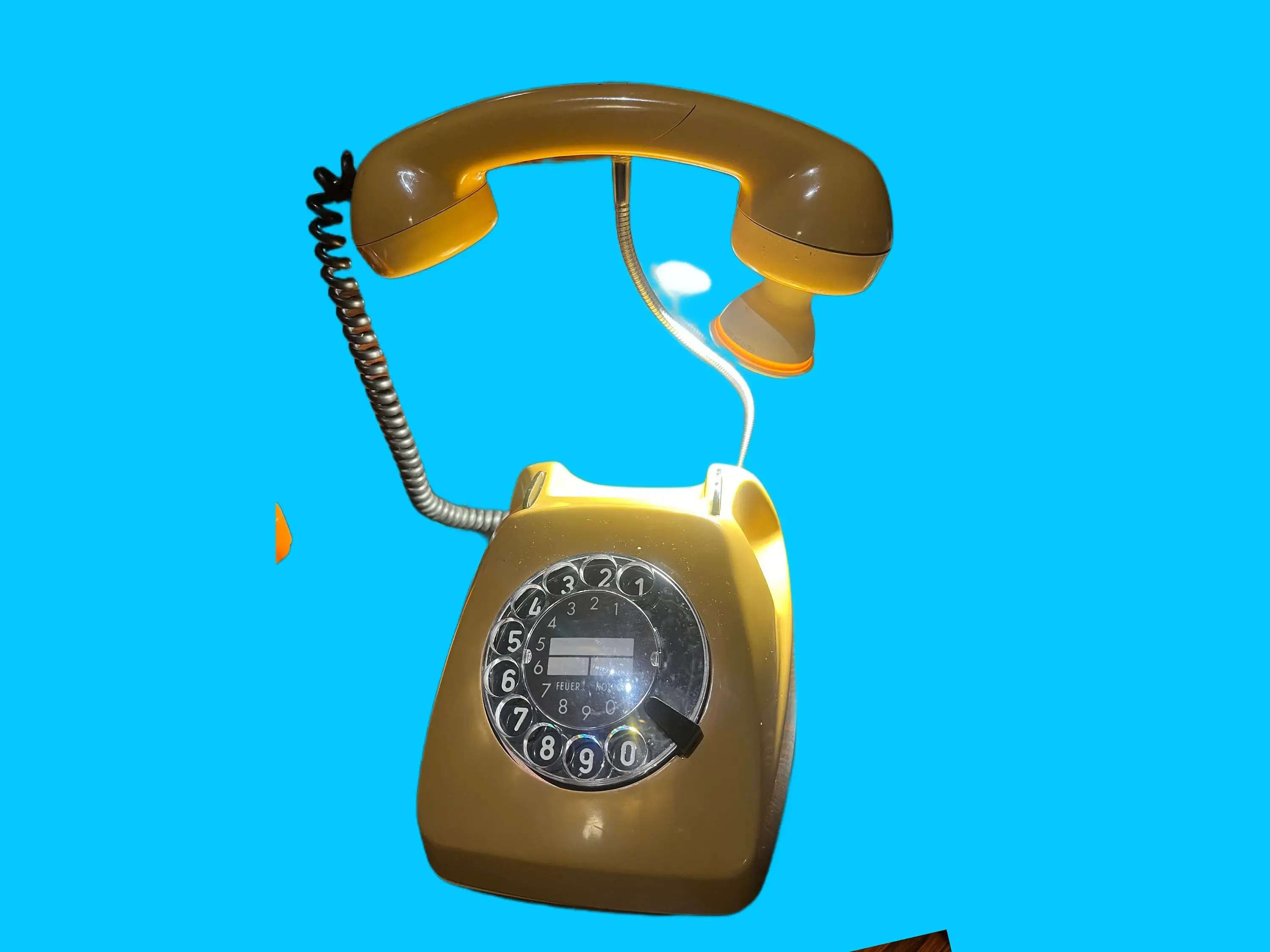 Telefonlampe 611-Up-beige Wählscheibentelefon upcycled zur LED-Lampe 1970er Tel