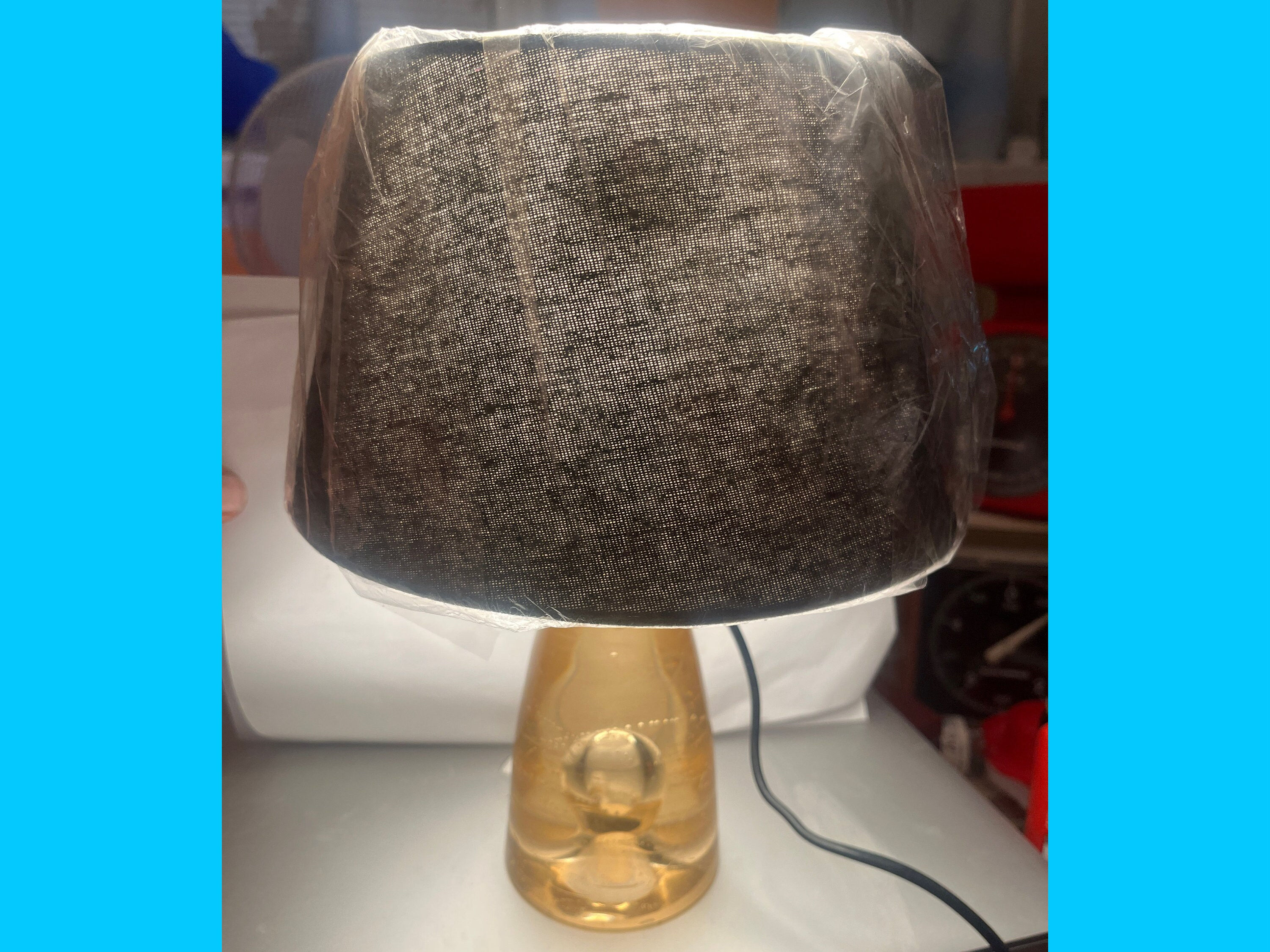 Stylische Tischlampe Unicat Lamenfuß aus Epozidharz mit neuem Schirm Germany