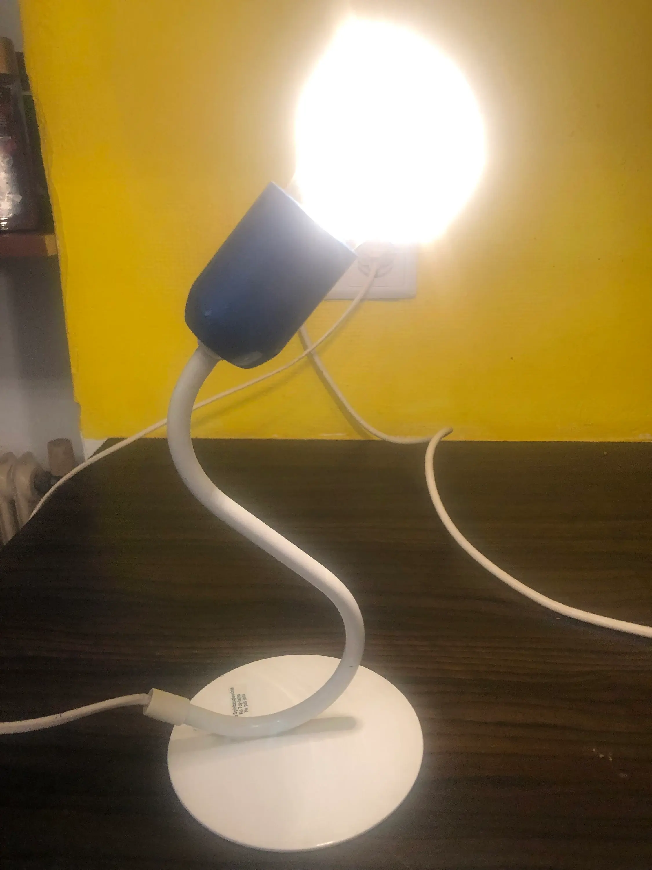 1980er Schreibtischlampe Tischleuchte weiss blau Nachttischlampe Germany