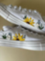 Thumbnail: sunflower and white rose converse