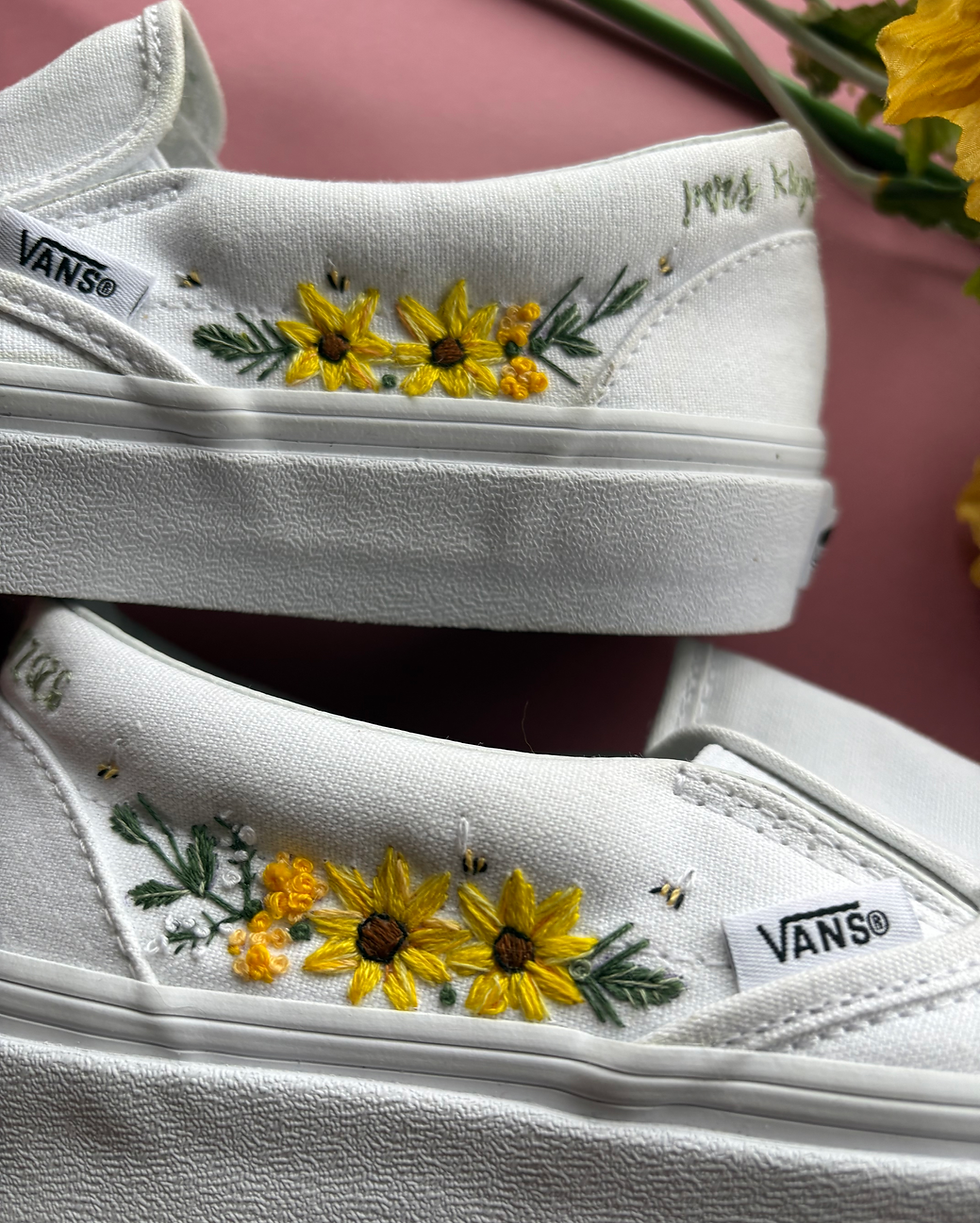 Miniaturbild: slip-on vans with sunflowers and greenery
