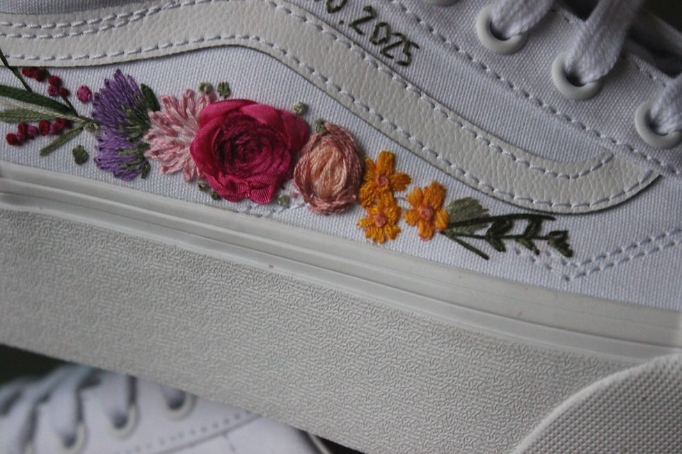 Miniaturbild: Peony and rose bold floral bridal shoes