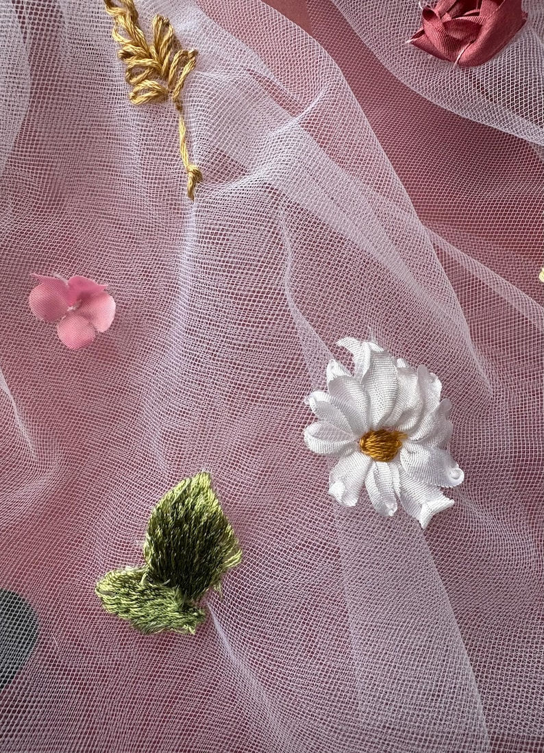 Miniature : Hand Embroidered Tulle Wedding Bow - Floral Veil Alternative