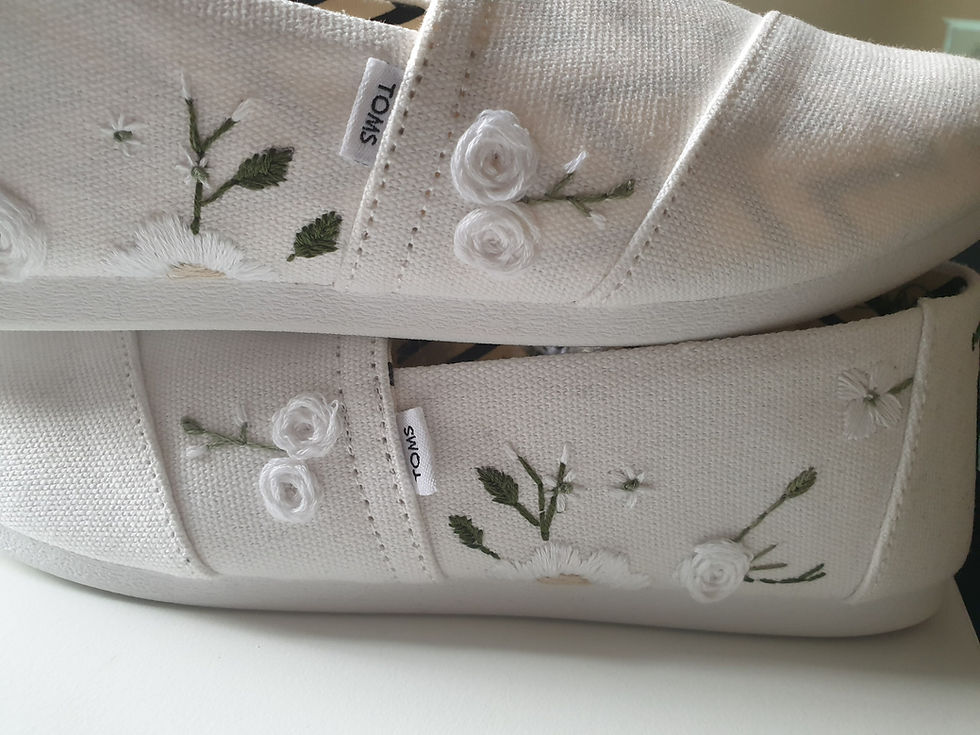Miniatura: Hand embroidered wedding shoes, White rose, daisy, Toms, linen, canvas