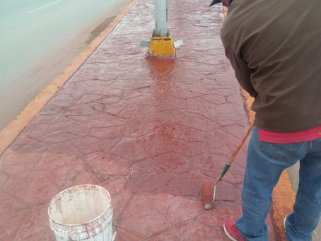 AVANZA LA APLICACIÓNDE CONCRETO ESTAMPADO EN CAMELLONES CENTRALES