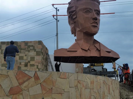 COLOCAN BUSTO DE MANUEL ACUÑA A LA ENTRADA DE LA CIUDAD.