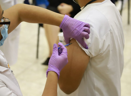 APLICAN LA VACUNA CONTRA LA INFLUENZA AL PERSONAL DE SALUD ADSCRITO A CONSULTORIOS MÉDICOS DE LA DIR