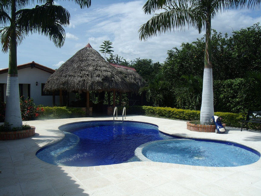 1-Piscina-kiosko.JPG