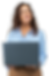 mulher-de-negocios-caucasiana-positiva-digitar-no-computador-conversar-olhar-para-o-espaco