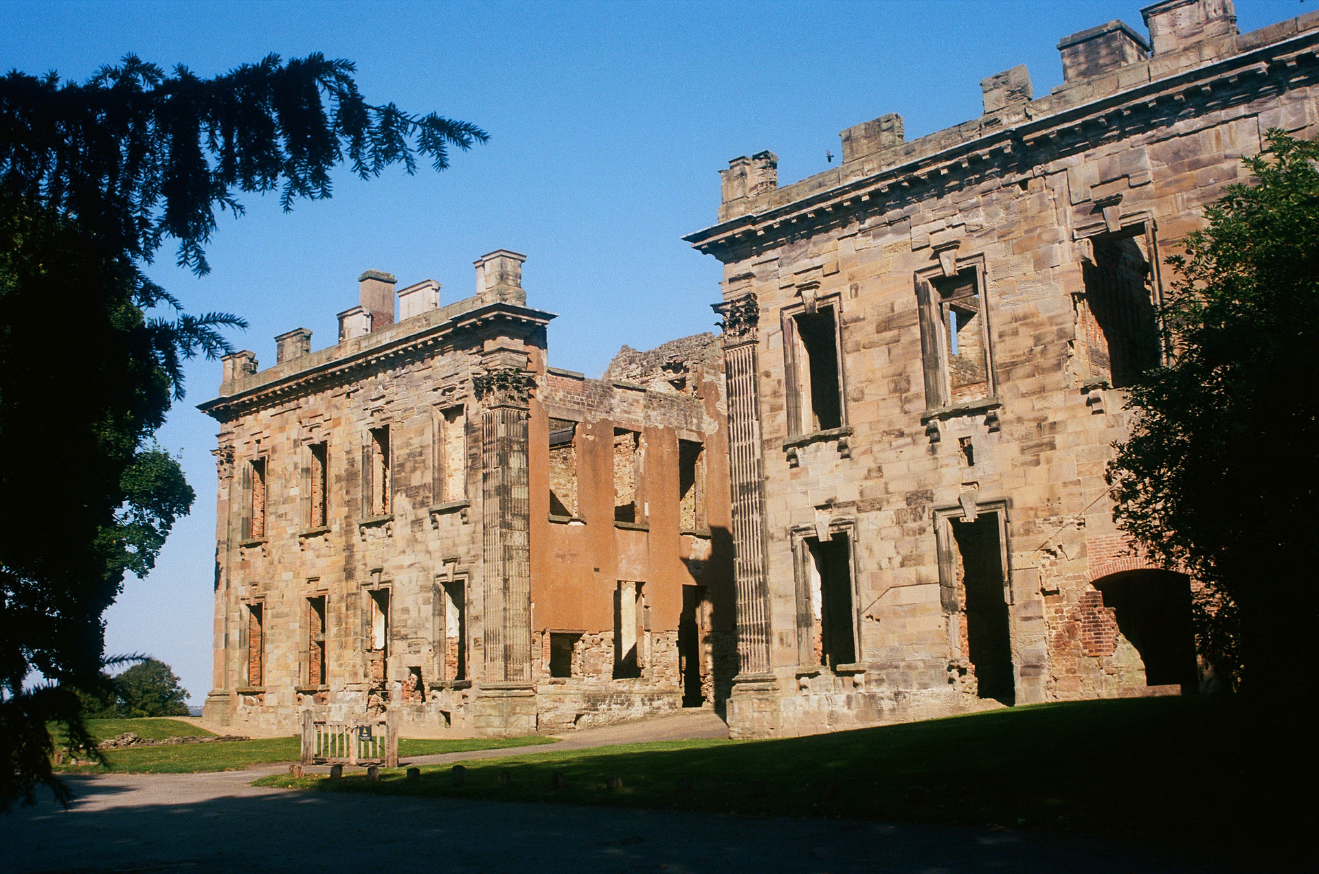 Sutton Scarsdale Hall Derbyshire Sheffield Wayne Manor Batman v Superman 2016 Zack Snyder Ben Affleck Batfleck